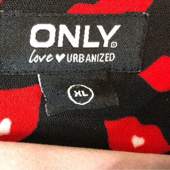 Only Love Urbanized Betty Red Lip Print Mini Dress - Picture 10 of 10